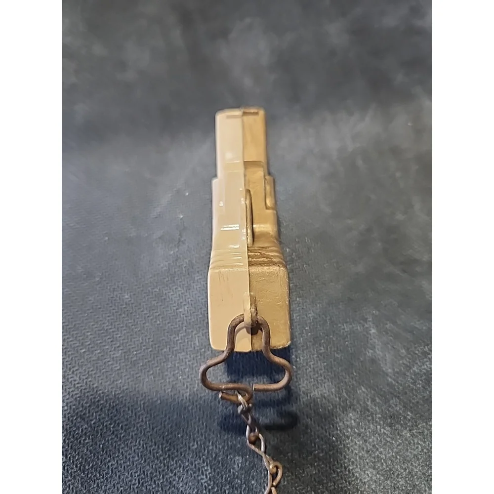 VINTAGE PISTOL SHAPE PLASTIC WHISTLE (MADE IN USA PAT PEND)